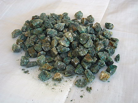 Chrysocolla Decor Rough (15-30g) 50Kg