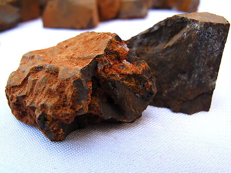 Hematite Decor Rough (15-30g) 25Kg (55LB)