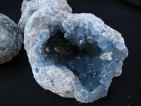 Celestite Geode AA (3-6kg/pc) - 45kg (100LB)
