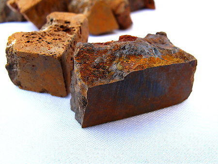 Hematite Decor Rough (5-15g) 500Kg (1100LB)