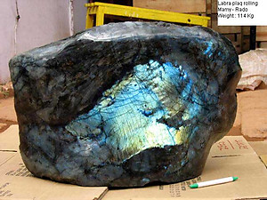 Labradorite Plaque Rolling - 114Kg